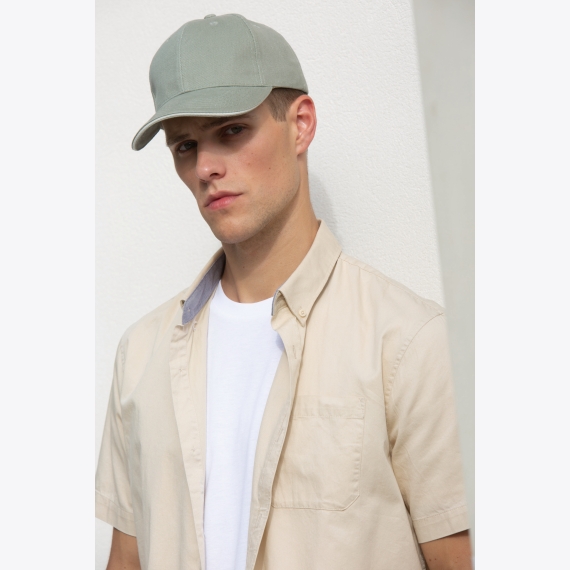 KP198 Cap in organic cotton with contrasting sandwich peak - 6 panels