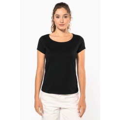 Naiste avara kaelusega T-särk