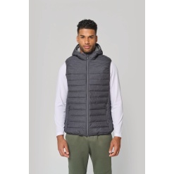 Tepitud vest kapuutsiga